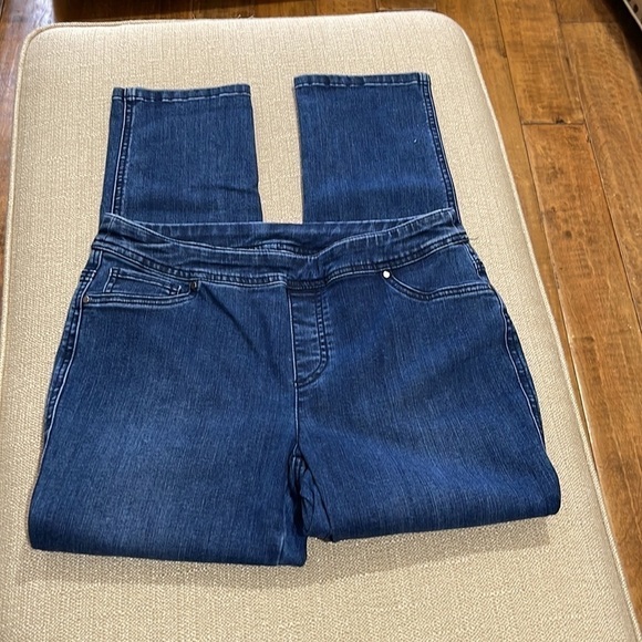 Chico’s Pull On Straight Leg Denim Jeans - EUC - Picture 4 of 7